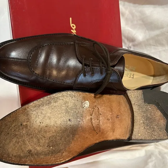 Men's Ferragamo size 8 1/2 lace front dress shoes