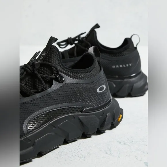 MENS OAKLEY Light Breathe Hiking Trail Shoes