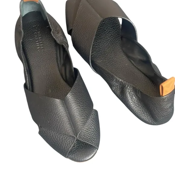 MERCEDES CASTILLO BlackPebbled Leather Amaia open ToeFlats Womens Size 9(39)