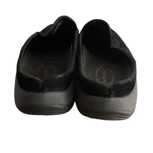 Merrell Black  Leather Suede Mules with Black Soleeeee Sze 7