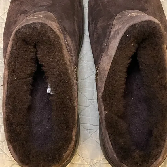 Merrell Encore Ice suede mules, size 7.5, fur lined. Air cushioned soles. Women.