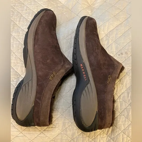 Merrell Encore Ice suede mules, size 7.5, fur lined. Air cushioned soles. Women.