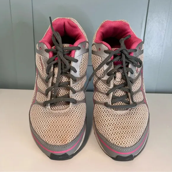 Merrell Mont Mavis Cosmos Orchid Sneakers. Size 10.