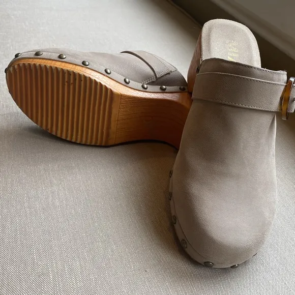 Mia Arturo Low Retro Wood Suede Studded Clogs Size 8