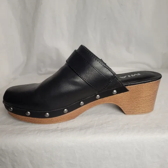 M.I.A. Women's Black Faux Leather Block Heeled Clogs Mules Size 8