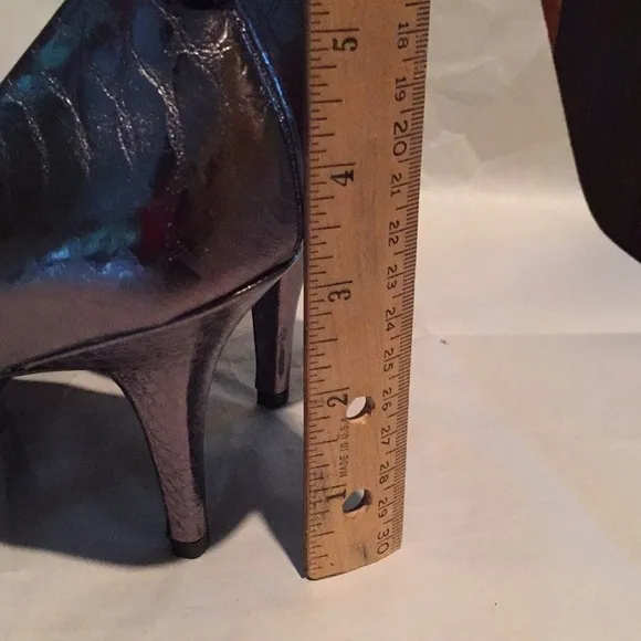 Michael Kors Heels Pointed Toe Metallic Pewter Brown Color Size 8