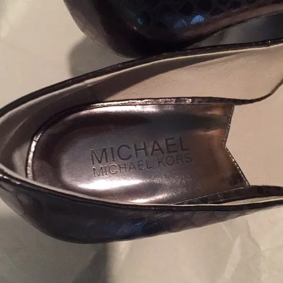 Michael Kors Heels Pointed Toe Metallic Pewter Brown Color Size 8