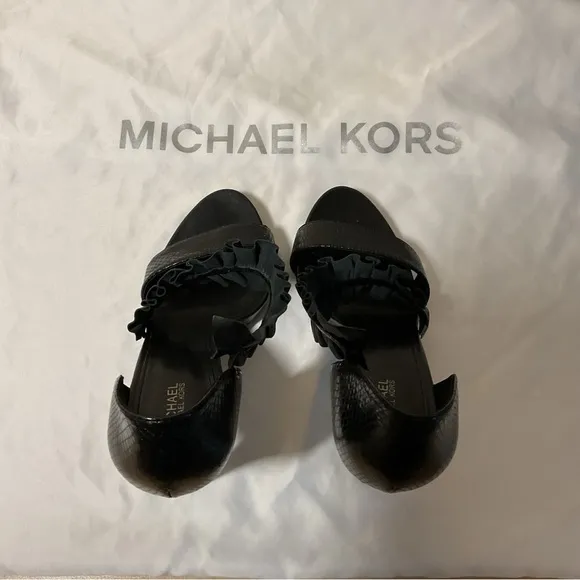 🎄Michael Kors Heels with Bella Ruffles Size 9.5 M NWT