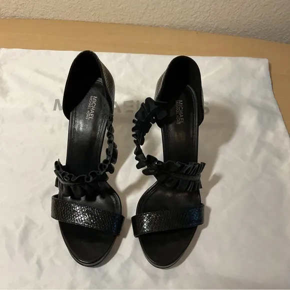 🎄Michael Kors Heels with Bella Ruffles Size 9.5 M NWT