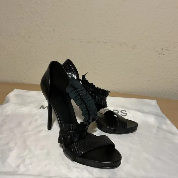 🎄Michael Kors Heels with Bella Ruffles Size 9.5 M NWT