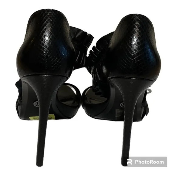 🎄Michael Kors Heels with Bella Ruffles Size 9.5 M NWT