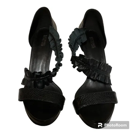 🎄Michael Kors Heels with Bella Ruffles Size 9.5 M NWT