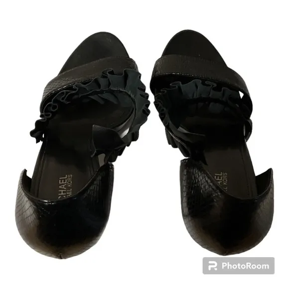 🎄Michael Kors Heels with Bella Ruffles Size 9.5 M NWT
