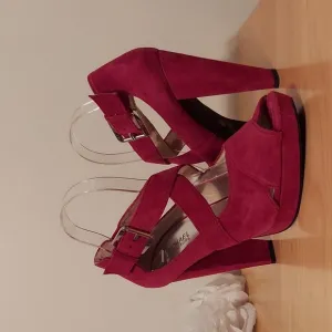 MICHAEL Michael Kors Berry Purple Strappy Suede Peep Toe Platform Heels Size 8.5