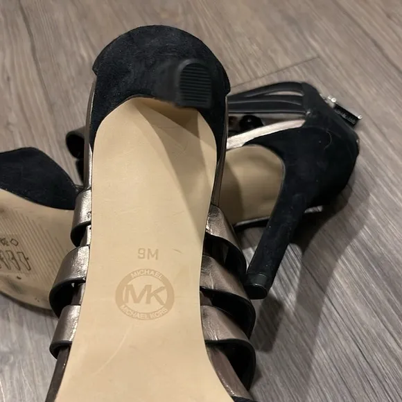 MICHAEL Michael Kors Cammie Back Zip Shooties Size 9