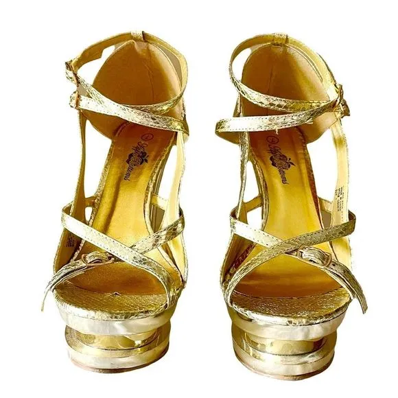 🏖️ Mix &amp; Match 3/$275 🏖️ Vintage Apple Bottom &quot;Cookie&quot; Gold Heels