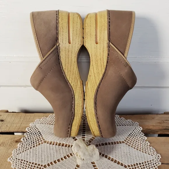 Mushroom Taupe Dansko Pro Honey Clog Sand Nubuck Suede Boho Cottage 37 38