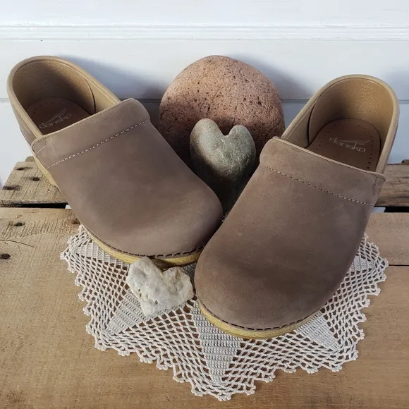 Mushroom Taupe Dansko Pro Honey Clog Sand Nubuck Suede Boho Cottage 37 38