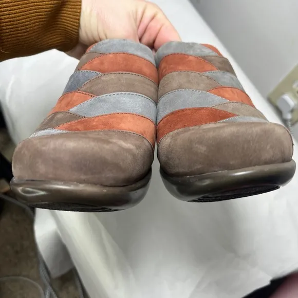 Naot NWOB Beyond Brown Spice Multi Slate Heeled Mule Clogs Size 38 / 7