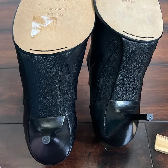 Narciso Rodriguez Leather Booties Shoes Pointed Toe sz 40 Quiet Luxury Old MOney