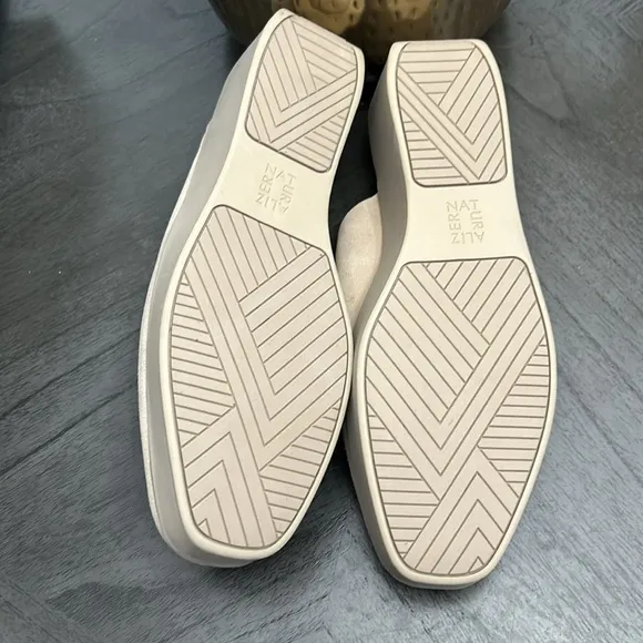 NATURALIZER Taline Womens Leather Slip On Mules In Porcelain