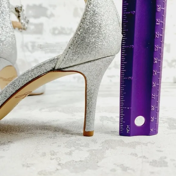 New Badgley Mischka Raleigh Silver Ankle Strap Pointed Toe Heels C207