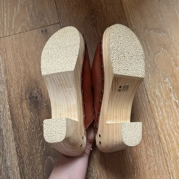 NEW Beek ‘Woodpecker’ Heeled Leather Clog is Cognac, size 9