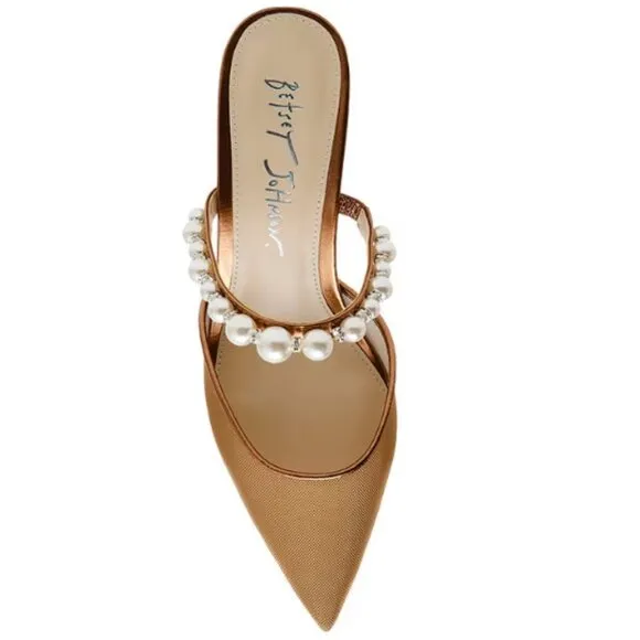 new BETSEY JOHNSON Gold Evey Pearl Heels (251)