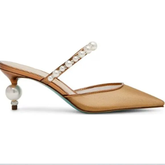 new BETSEY JOHNSON Gold Evey Pearl Heels (251)