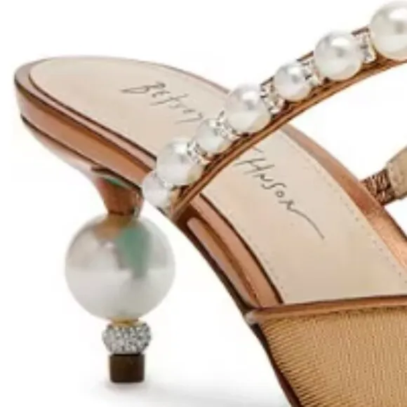 new BETSEY JOHNSON Gold Evey Pearl Heels (251)