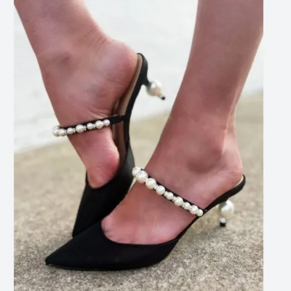 new BETSEY JOHNSON Gold Evey Pearl Heels (251)