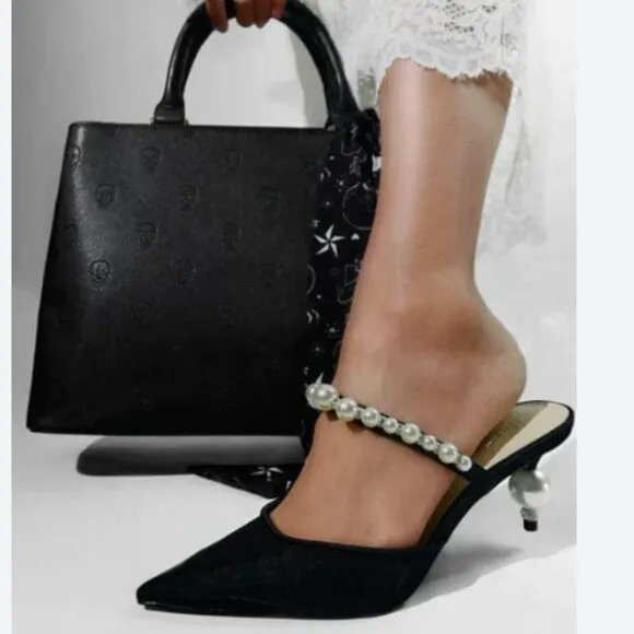 new BETSEY JOHNSON Gold Evey Pearl Heels (251)