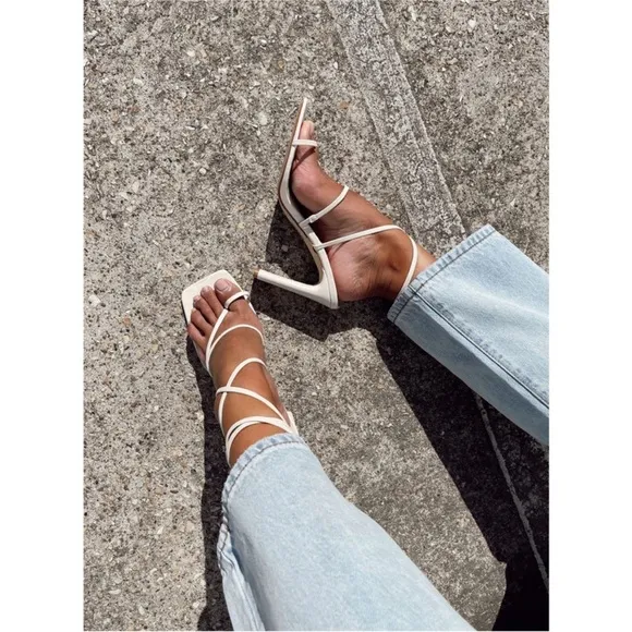 New Billini Cheyenne bone white Lace up heels Size 9