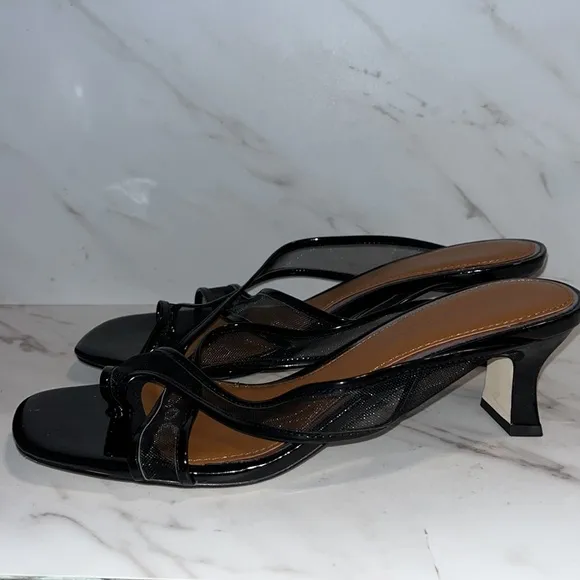 NEW Donald pliner kiss black strappy low heels sz 9.5.  (G21)