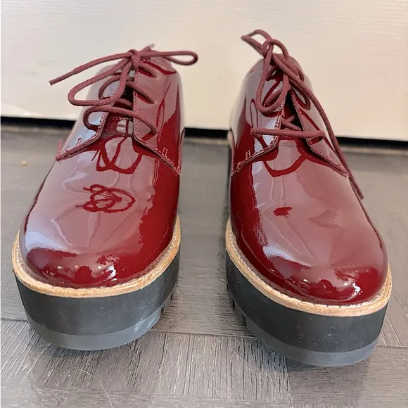 NEW EILEEN FISHER Eddy Oxfords in Burgundy Size 8