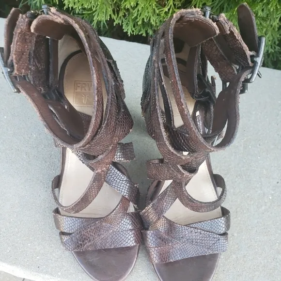 NEW Frye Mika Embossed Leather Strappy Heels 6M