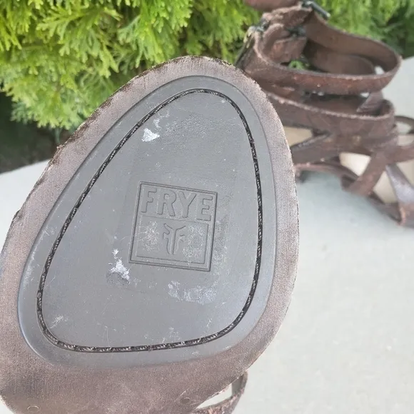NEW Frye Mika Embossed Leather Strappy Heels 6M