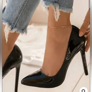 New in Box Anne Michelle Basic Black Heels!