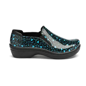 NEW KLOGS FOOTWEAR women's moxy clog in blu love patent