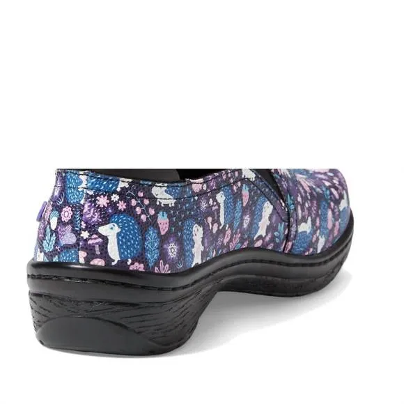 NEW KLOGS FOOTWEAR women's moxy clog in hedgehog patent