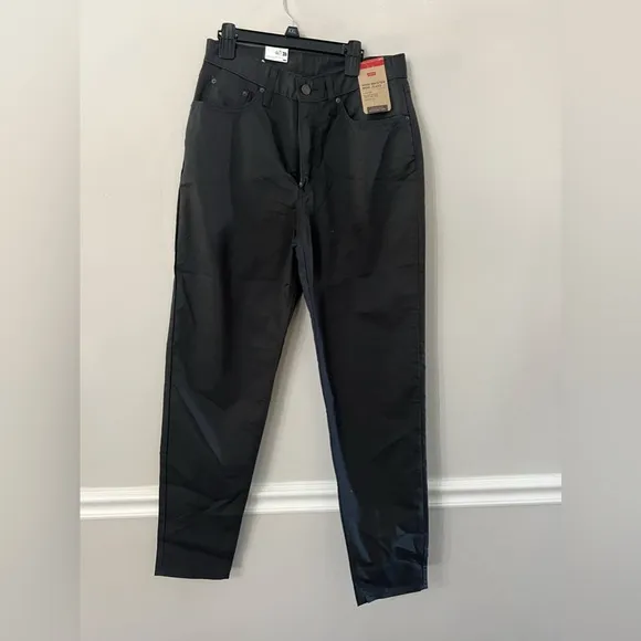 NEW Levi's Women's High Waisted Mom Jeans size: 28x30