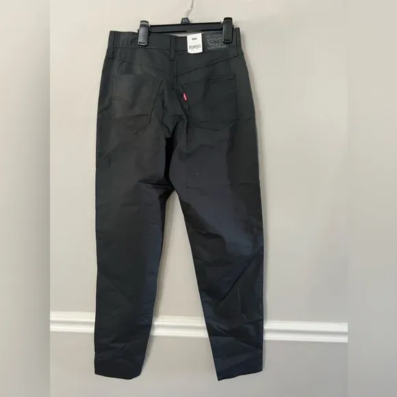 NEW Levi's Women's High Waisted Mom Jeans size: 28x30