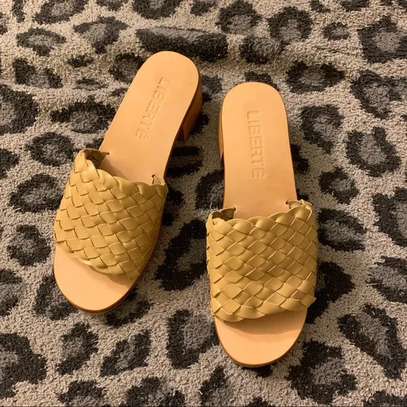 New Liberte Leather Santorini woven mules in Cream Size 7