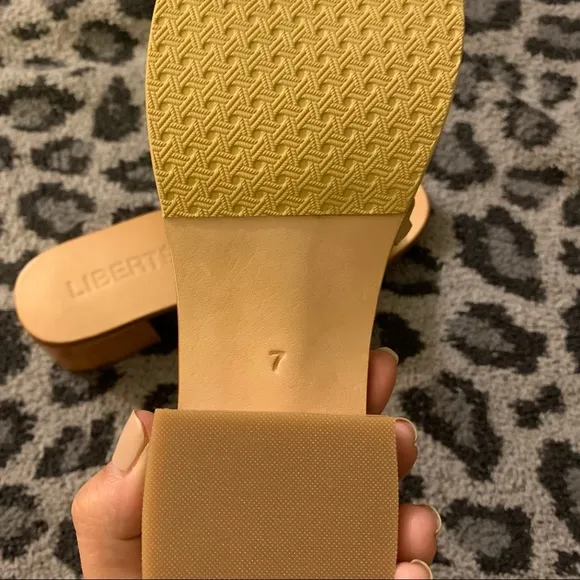 New Liberte Leather Santorini woven mules in Cream Size 7