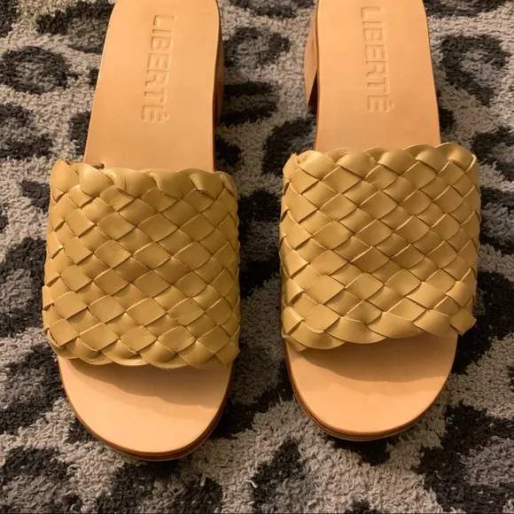 New Liberte Leather Santorini woven mules in Cream Size 7