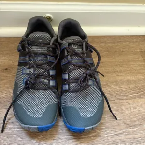 New Men’s Merrell Hiking shoes (size 7)