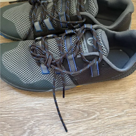 New Men’s Merrell Hiking shoes (size 7)