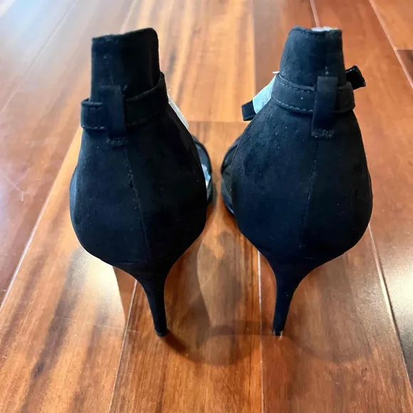 New NWT Steve Madden Crash Black Heels Ankle Strap High Heel Open Toe Size US 10
