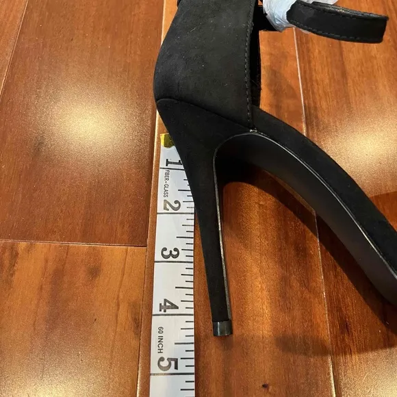 New NWT Steve Madden Crash Black Heels Ankle Strap High Heel Open Toe Size US 10