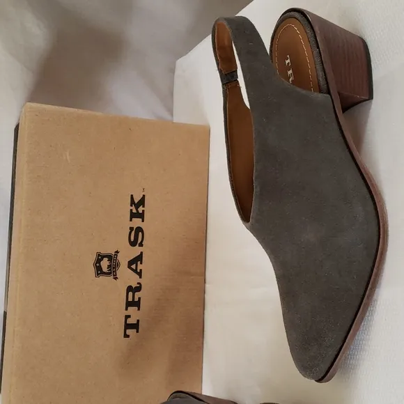 NEW TRASK Gray Tess Suede Pump
